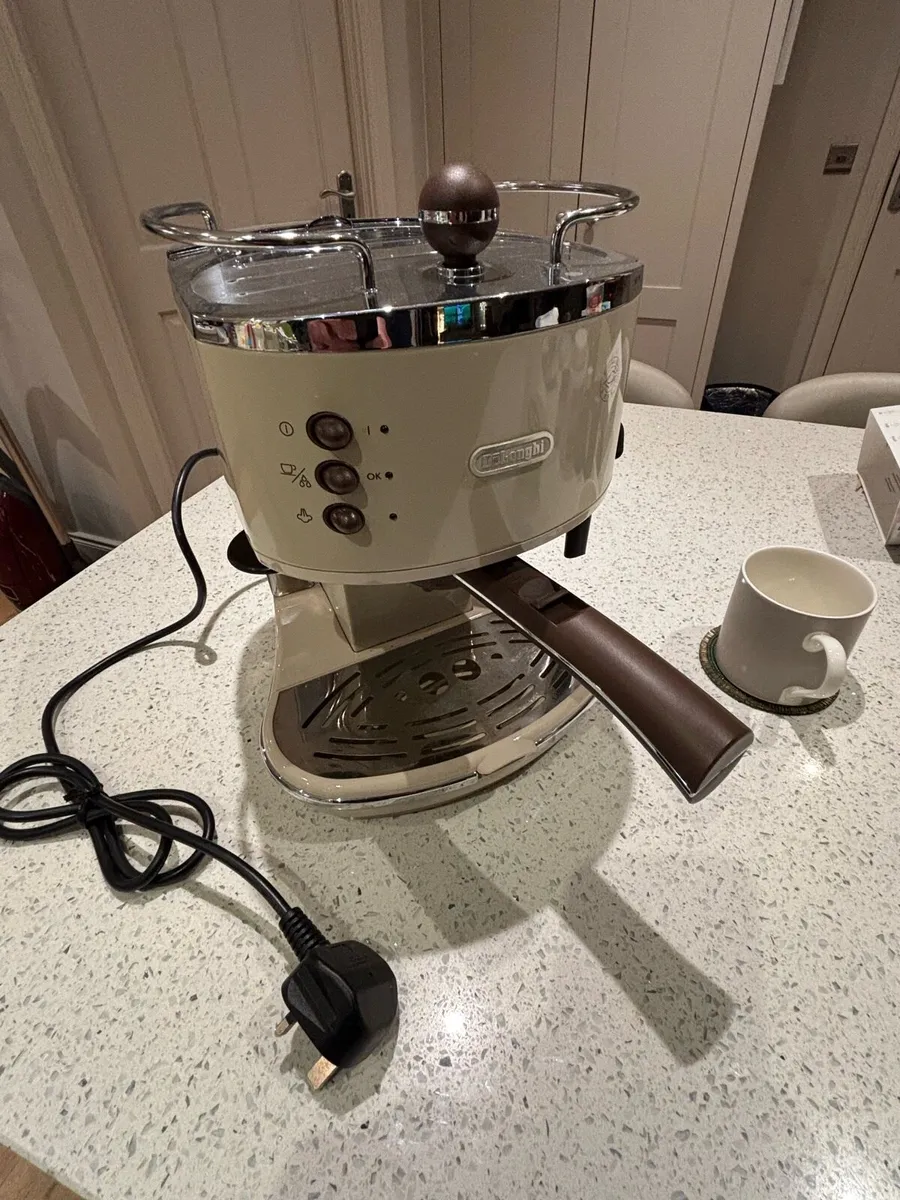 De’longhi coffee machine - Image 1