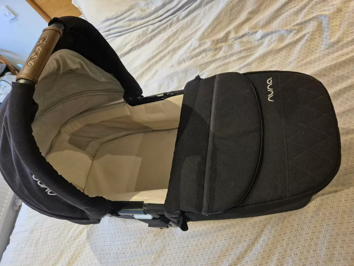 Nuna mixx bassinet - Image 2
