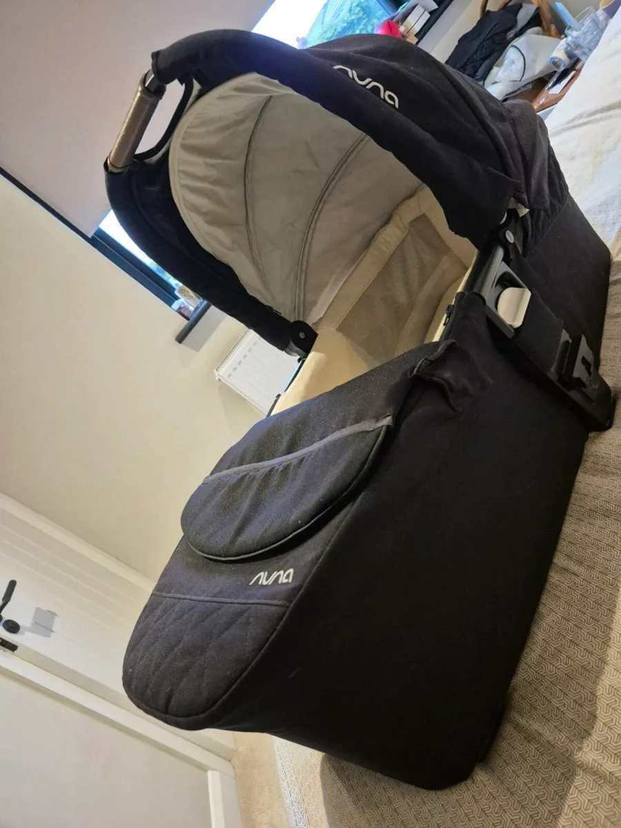 Nuna mixx bassinet - Image 4