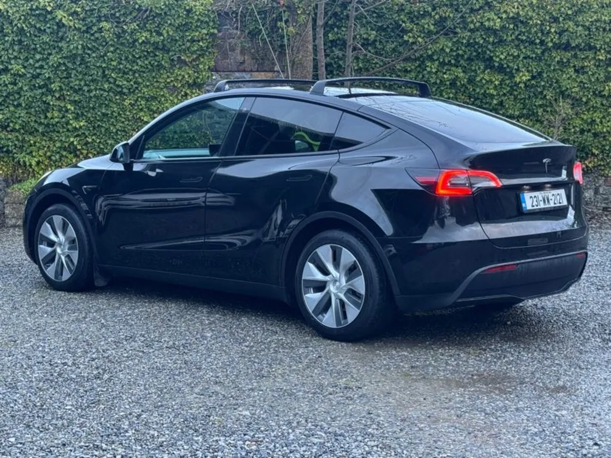 2023 Tesla Model Y RWD 1 Owner - Image 3