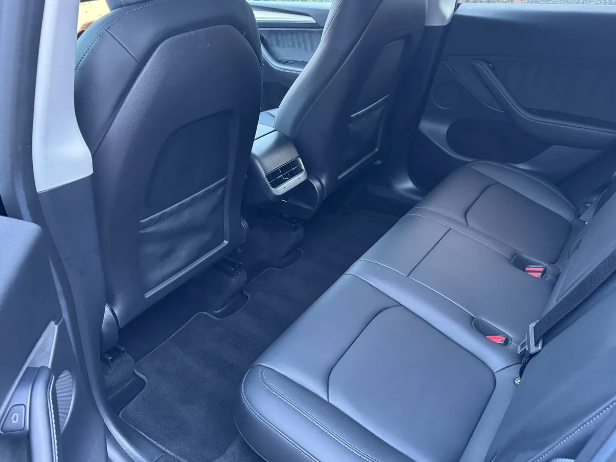 2023 Tesla Model Y RWD 1 Owner - Image 4
