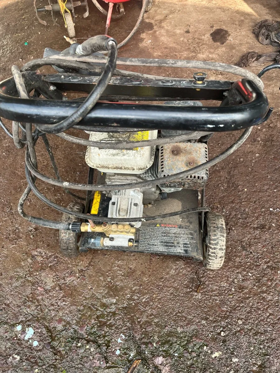 Wood chipper and powerwasher - Image 4