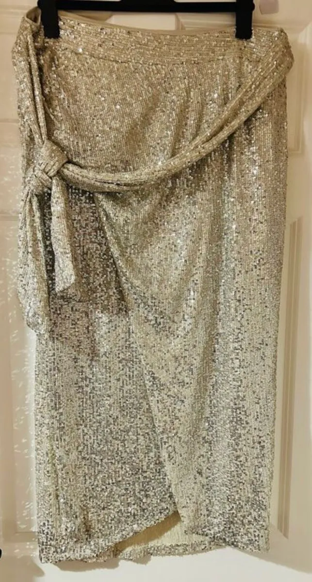 Stunning Marc Angelo sequence skirt size 16 - Image 2