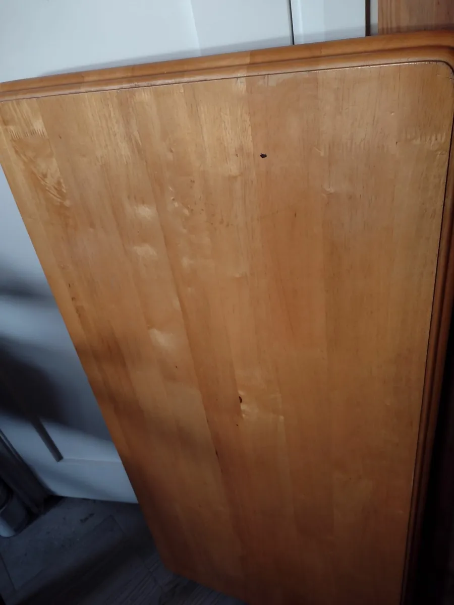 Very heavy solid Oak coffee table - Image 3