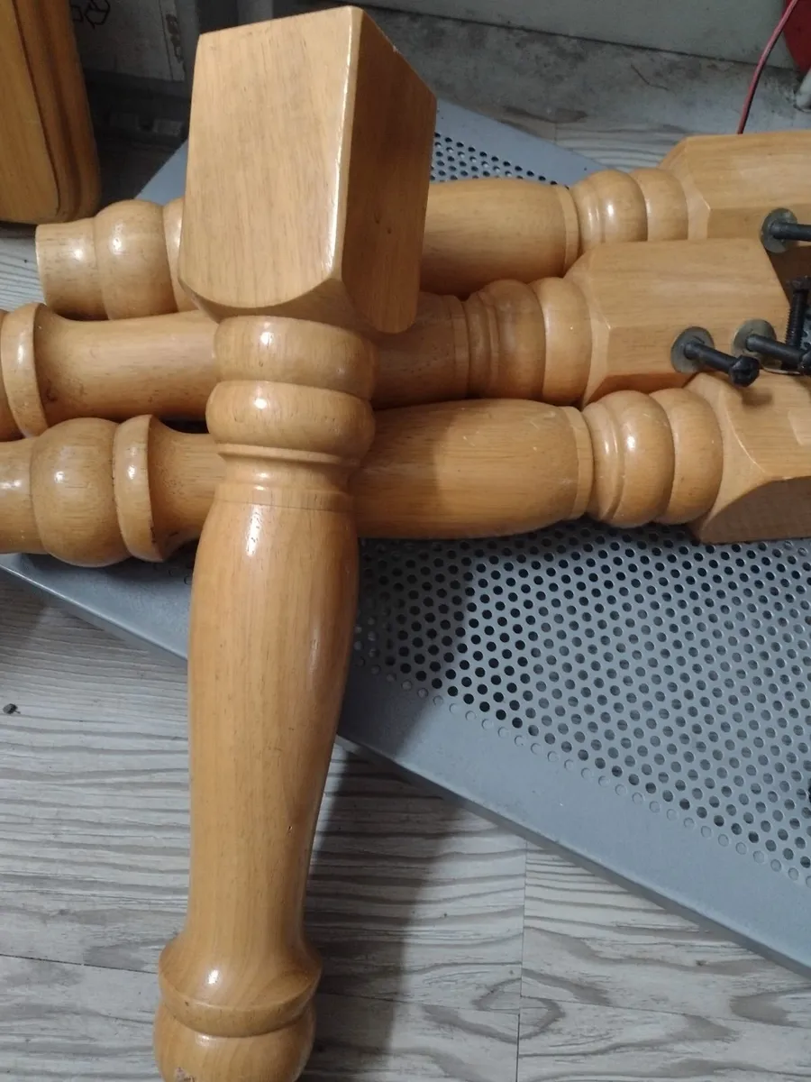 Very heavy solid Oak coffee table - Image 2