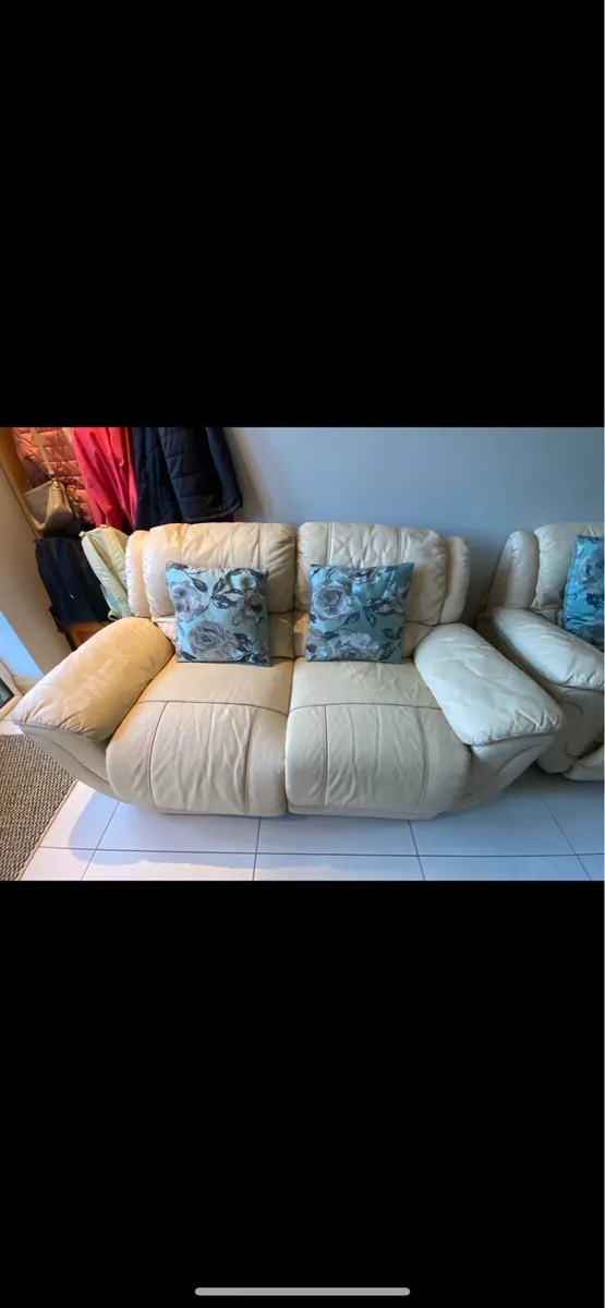 **FREE **3+2 seater recliners - Image 3