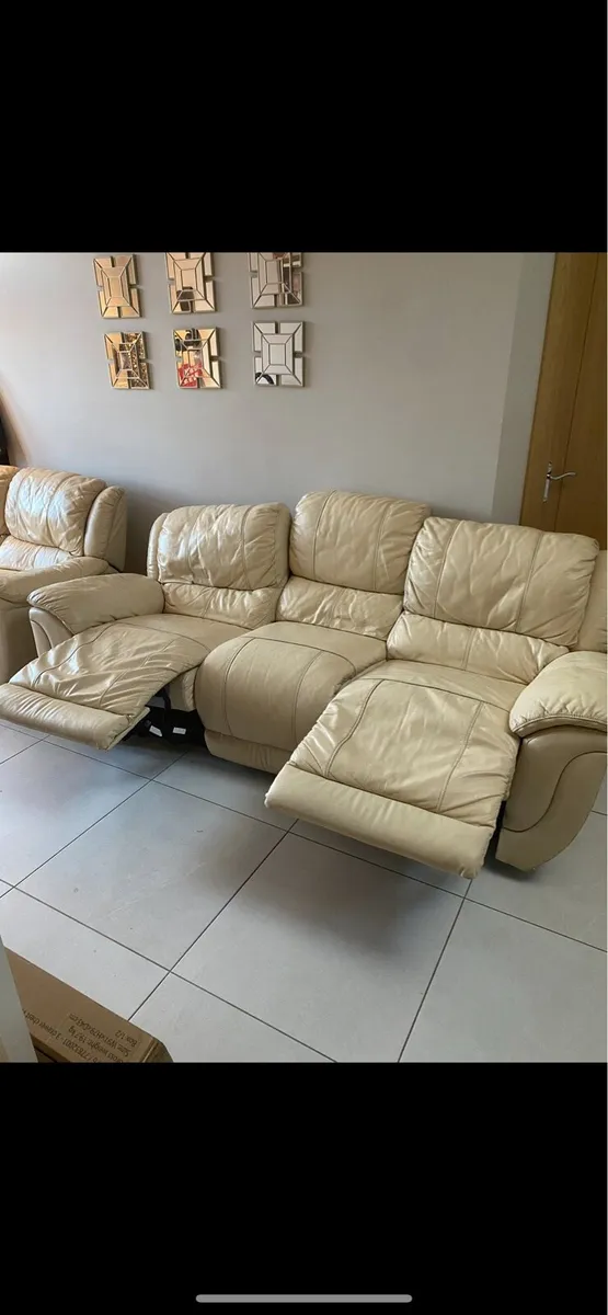 **FREE **3+2 seater recliners - Image 4