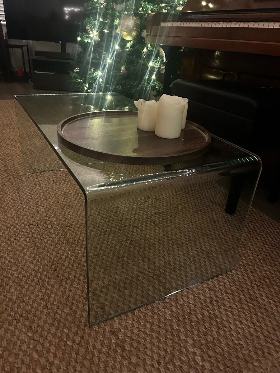 Folded glass coffee table - Image 1