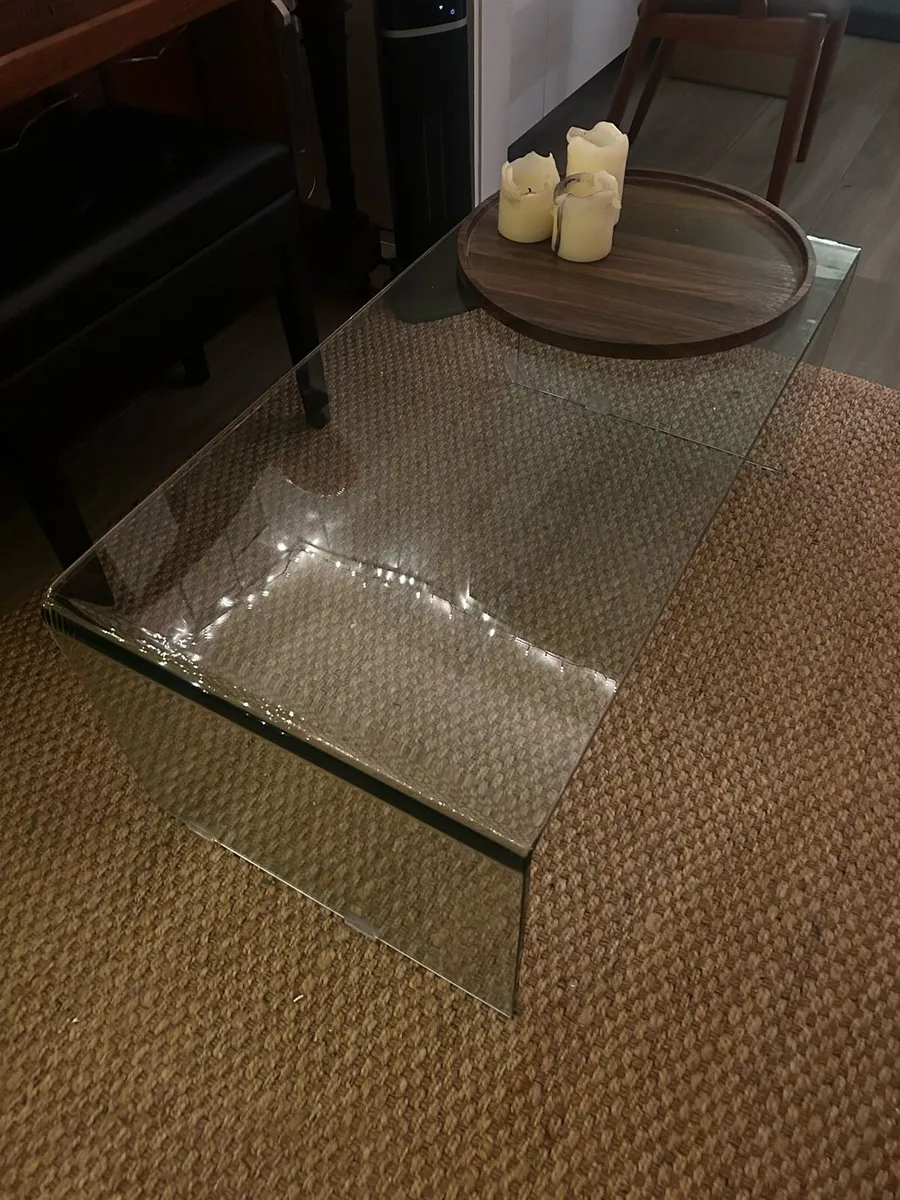 Folded glass coffee table - Image 4
