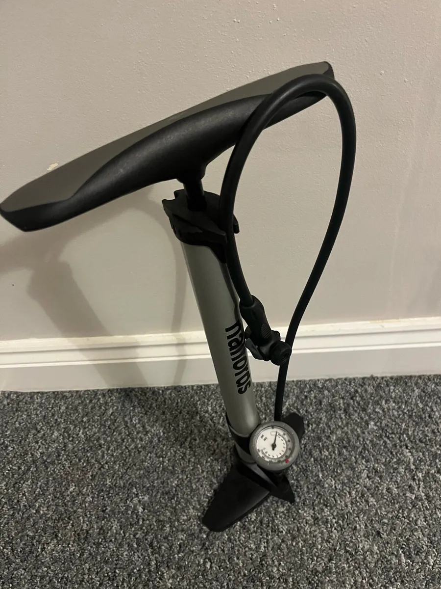 Halford Advanced Track Pump (bikes/escooters) - Image 1