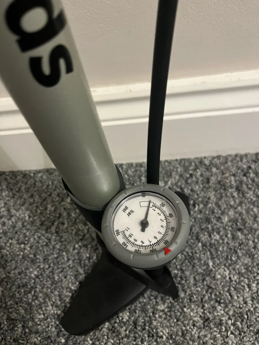Halford Advanced Track Pump (bikes/escooters) - Image 2