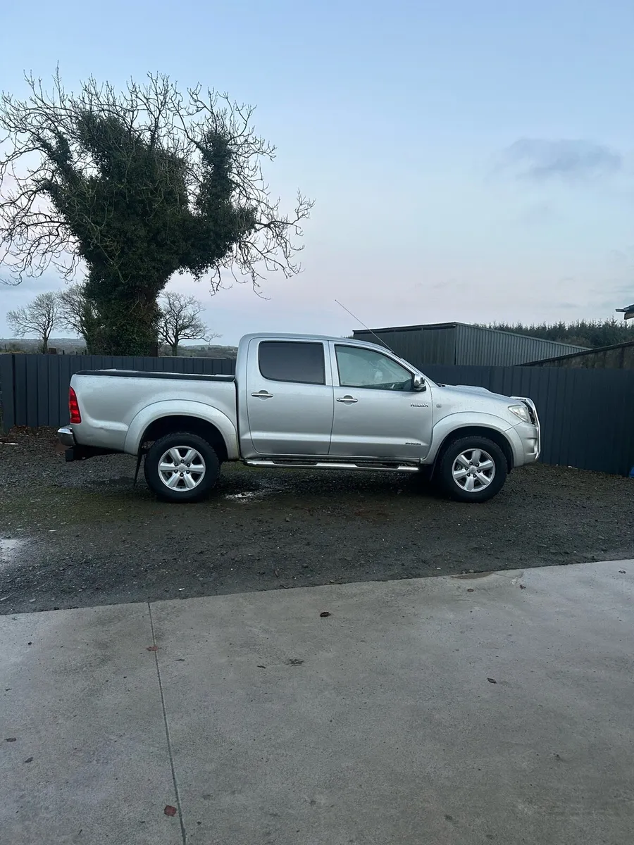 Toyota Hilux - Image 2