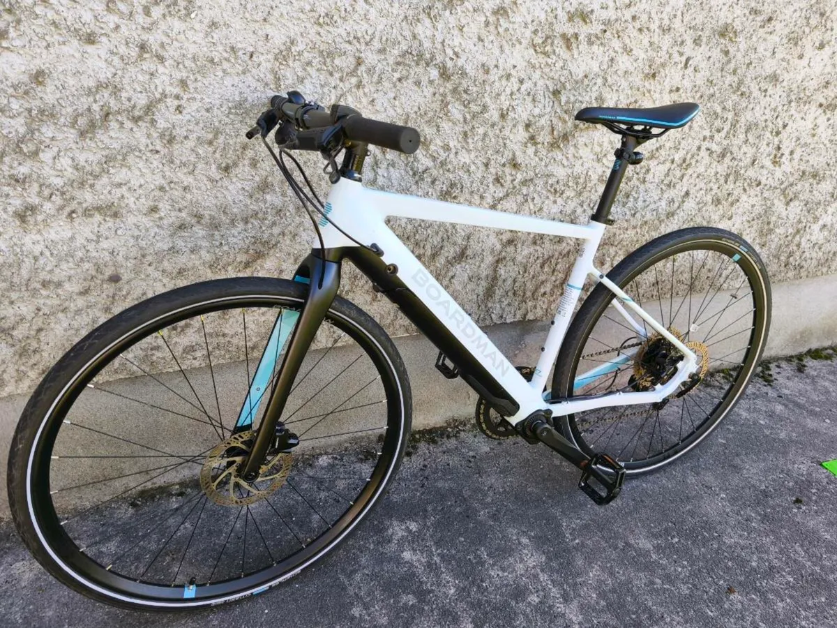 Boardman HYB 8.9 E-bike like new - Image 1