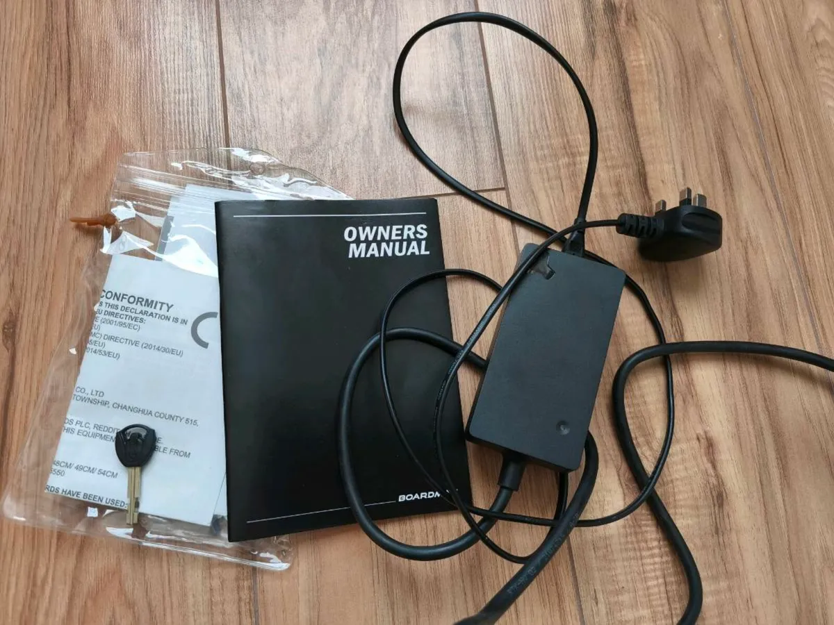 Boardman HYB 8.9 E-bike like new - Image 2