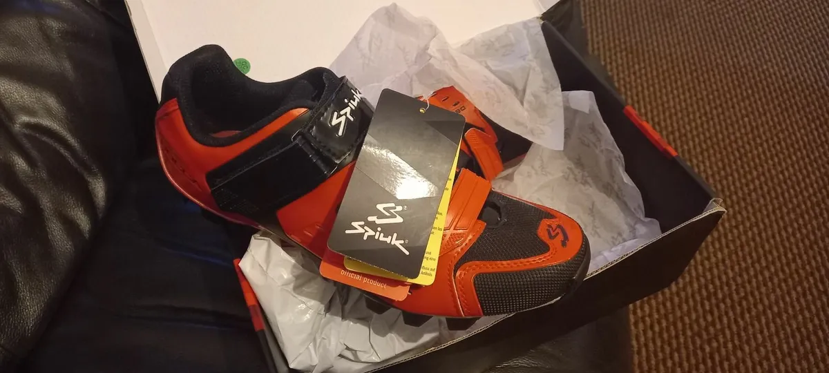 Spiuk mountain bike shoes. Red size 8. New. - Image 4