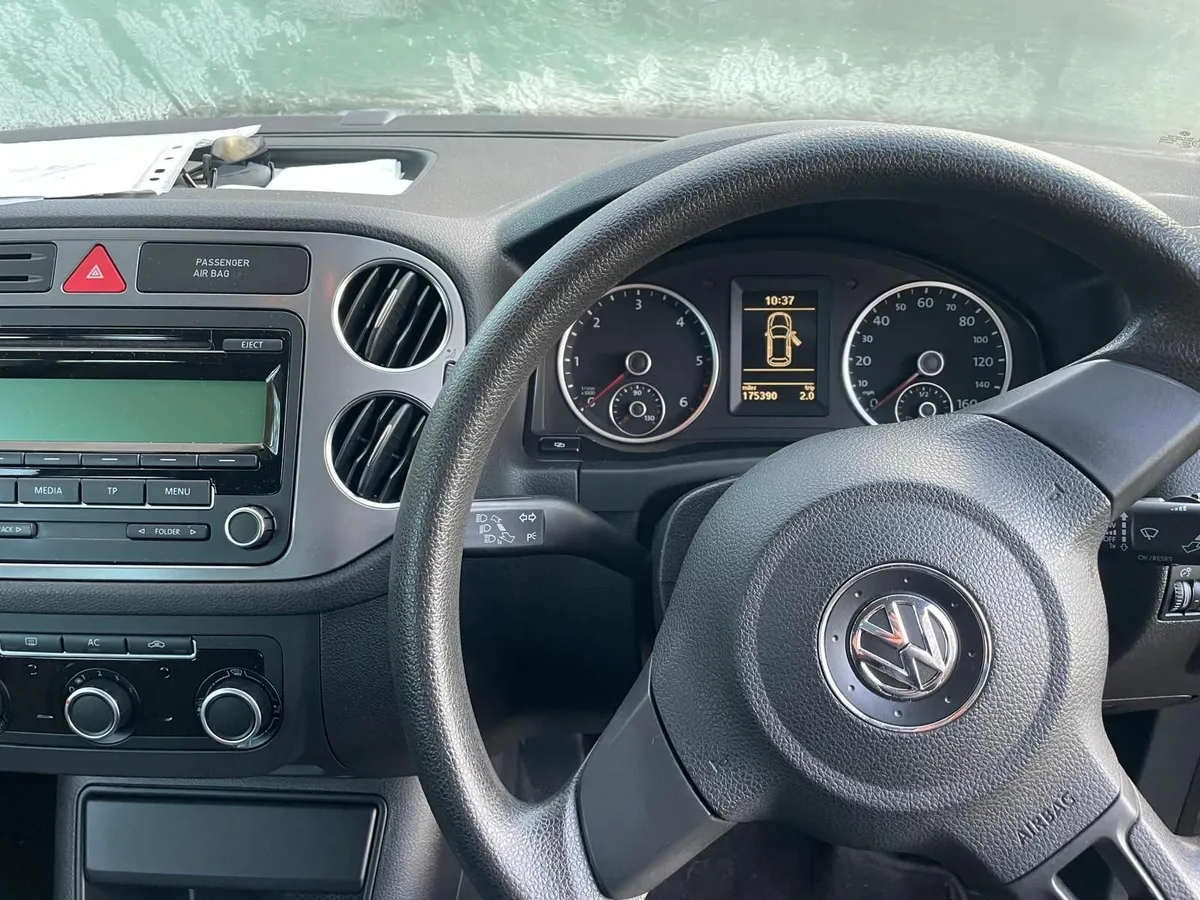 Volkswagen Tiguan 2011 - Image 3