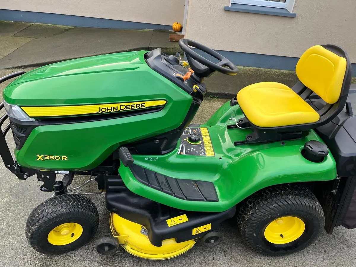 John Deere lawnmower - Image 1