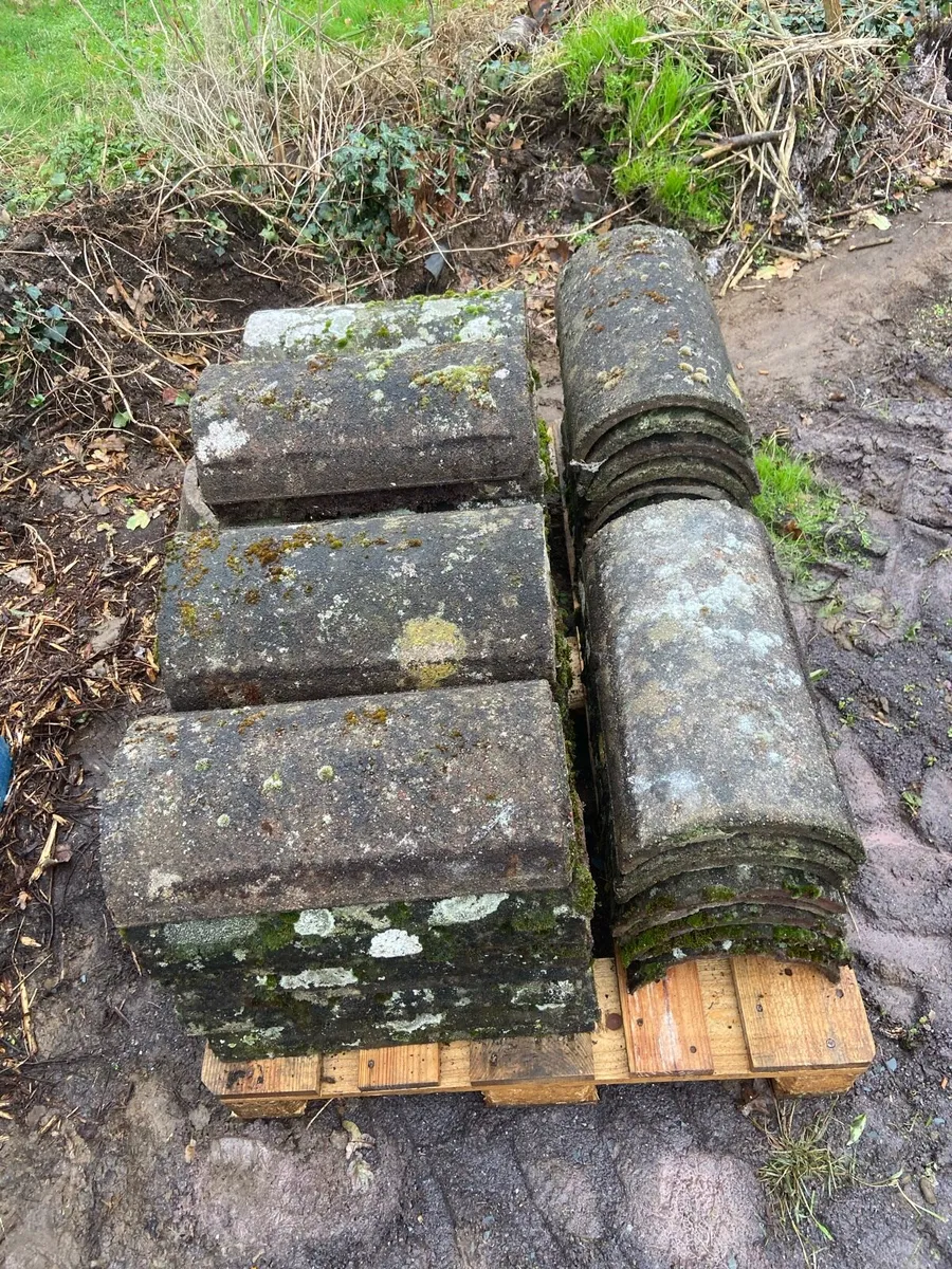 1,000 Redland 50 Roof Tiles & 43 Ridge Tiles - Image 3