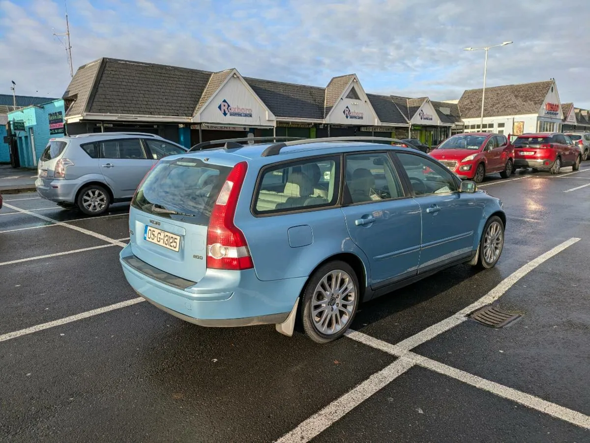 Volvo v50 estate NCT + Tax - Image 4