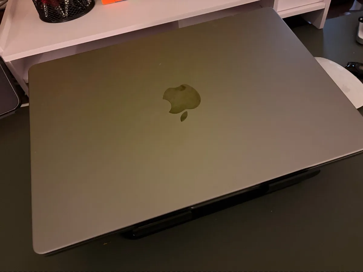 MacBook Pro M1 Pro 16GB / 512GB - Image 1
