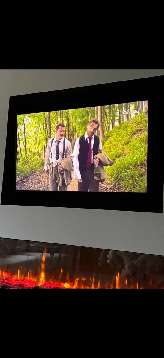 Samsung 49in QLED TV - Image 3