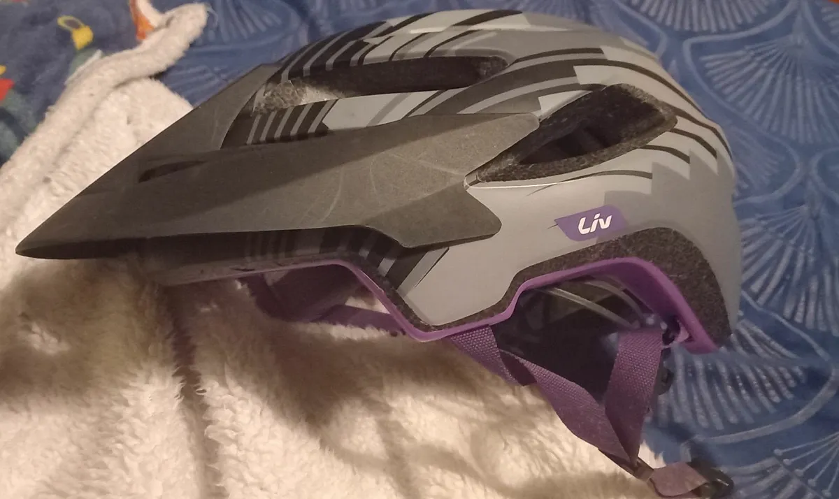 Giant Liv cycling helmet medium. - Image 1