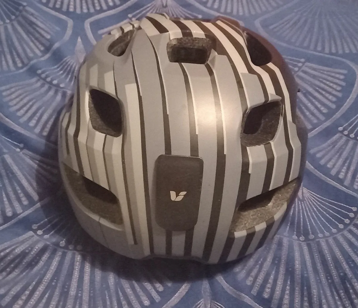 Giant Liv cycling helmet medium. - Image 4