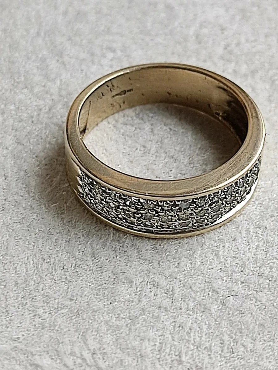 9 CT Gold Diamonds ring - Image 1