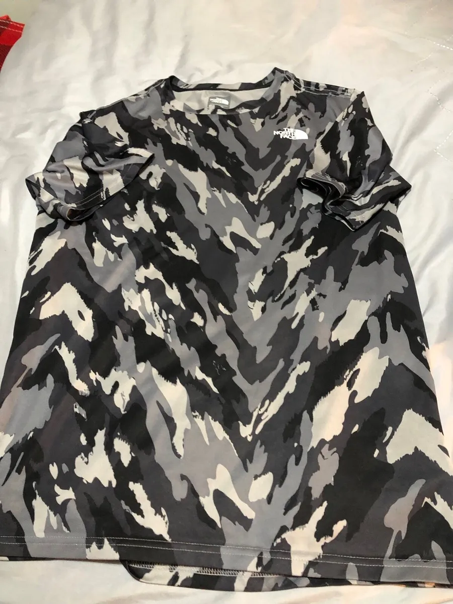 Boys northface teeshirt size L €5 - Image 3