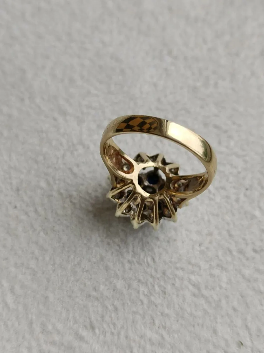 9 CT Gold Diamonds Sapphire ring - Image 4