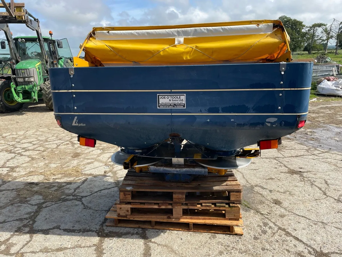 Fertiliser spreader - Image 2