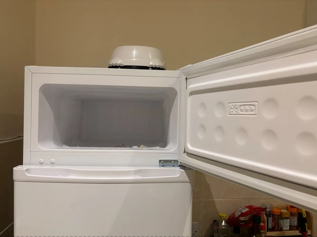 LOGIK Undercounter Fridge Freezer - Image 2