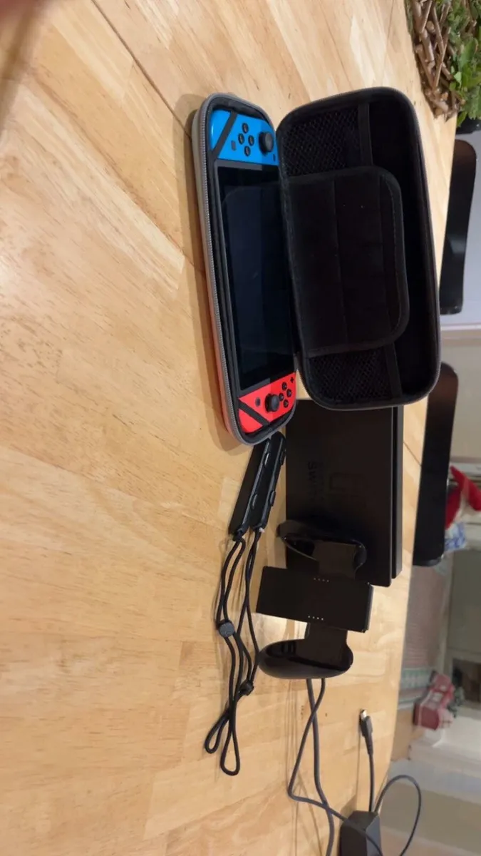 Nintendo Switch - Image 2