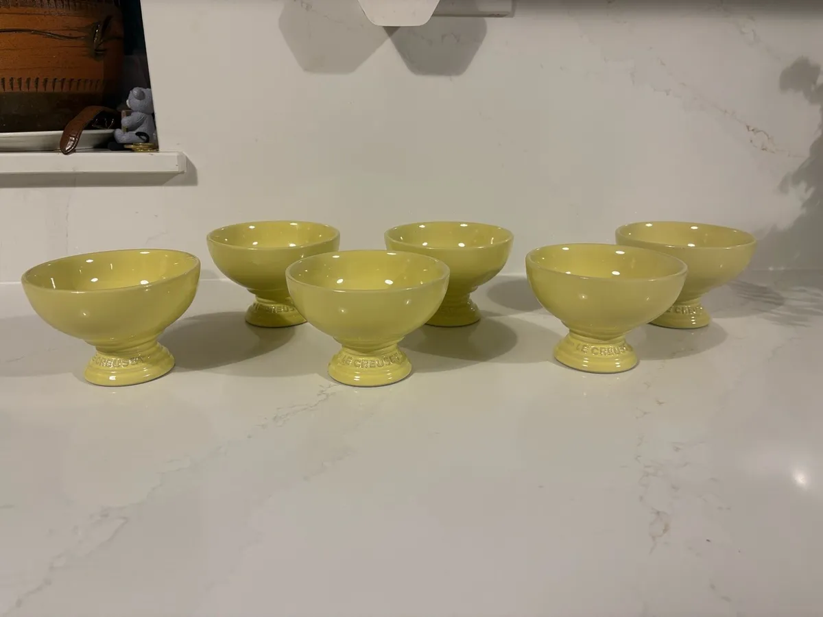 Le creuset footed sorbet bowls x 6 rare - Image 1
