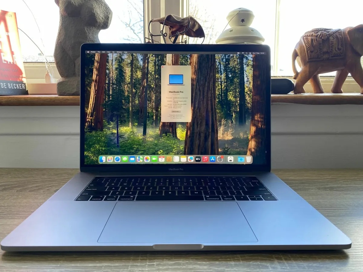 MacBook Pro 15.4-inch (2018) i7 | 32GB | 256GB - Image 1