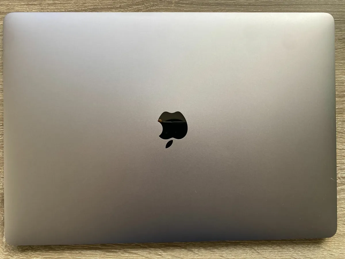 MacBook Pro 15.4-inch (2018) i7 | 32GB | 256GB - Image 3