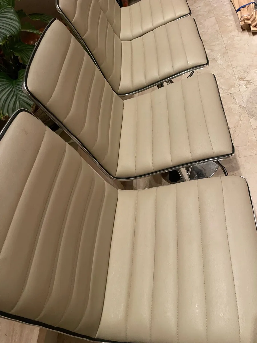 4 x Matching Cream Kitchen Island Tall Stools - Image 2