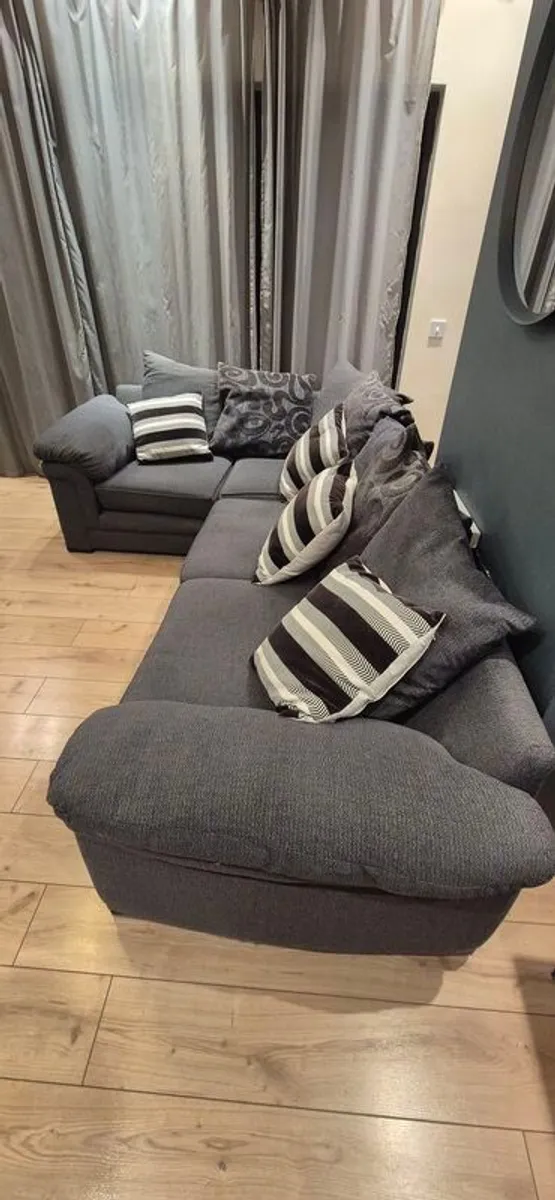 corner couch and single seat - Image 1