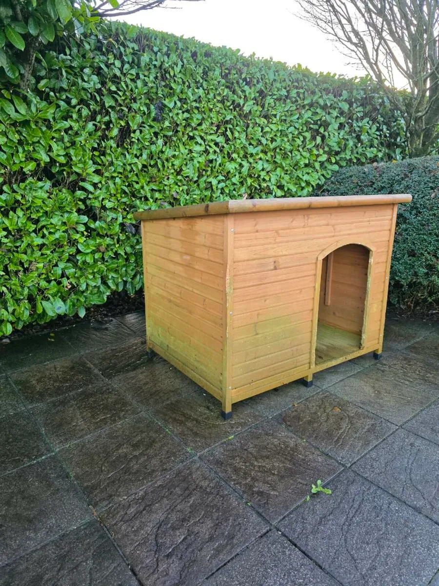 BLUE PAW Flat Roof Wooden Kennel, Large - Image 2