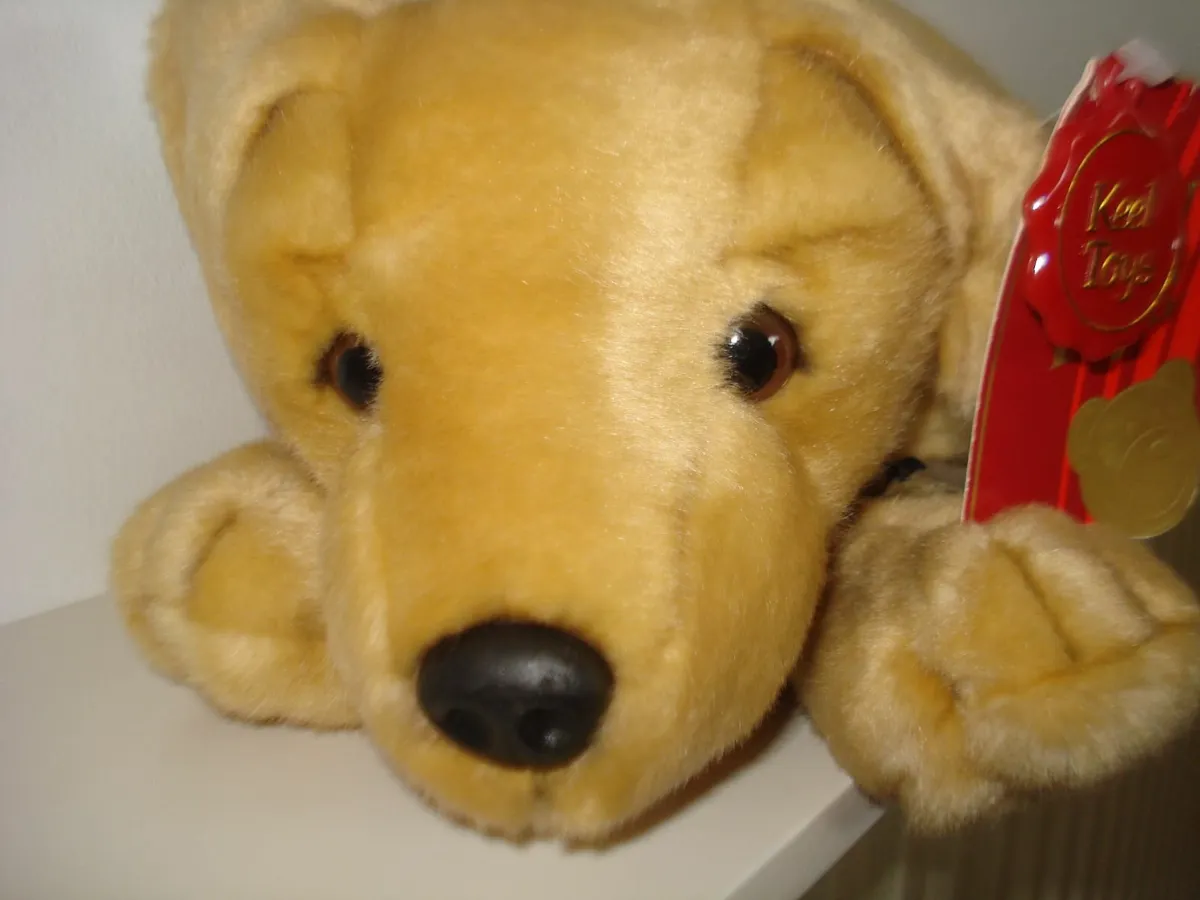 KEEL TOYS LARGE LABRADOR TOY DOG. - Image 1