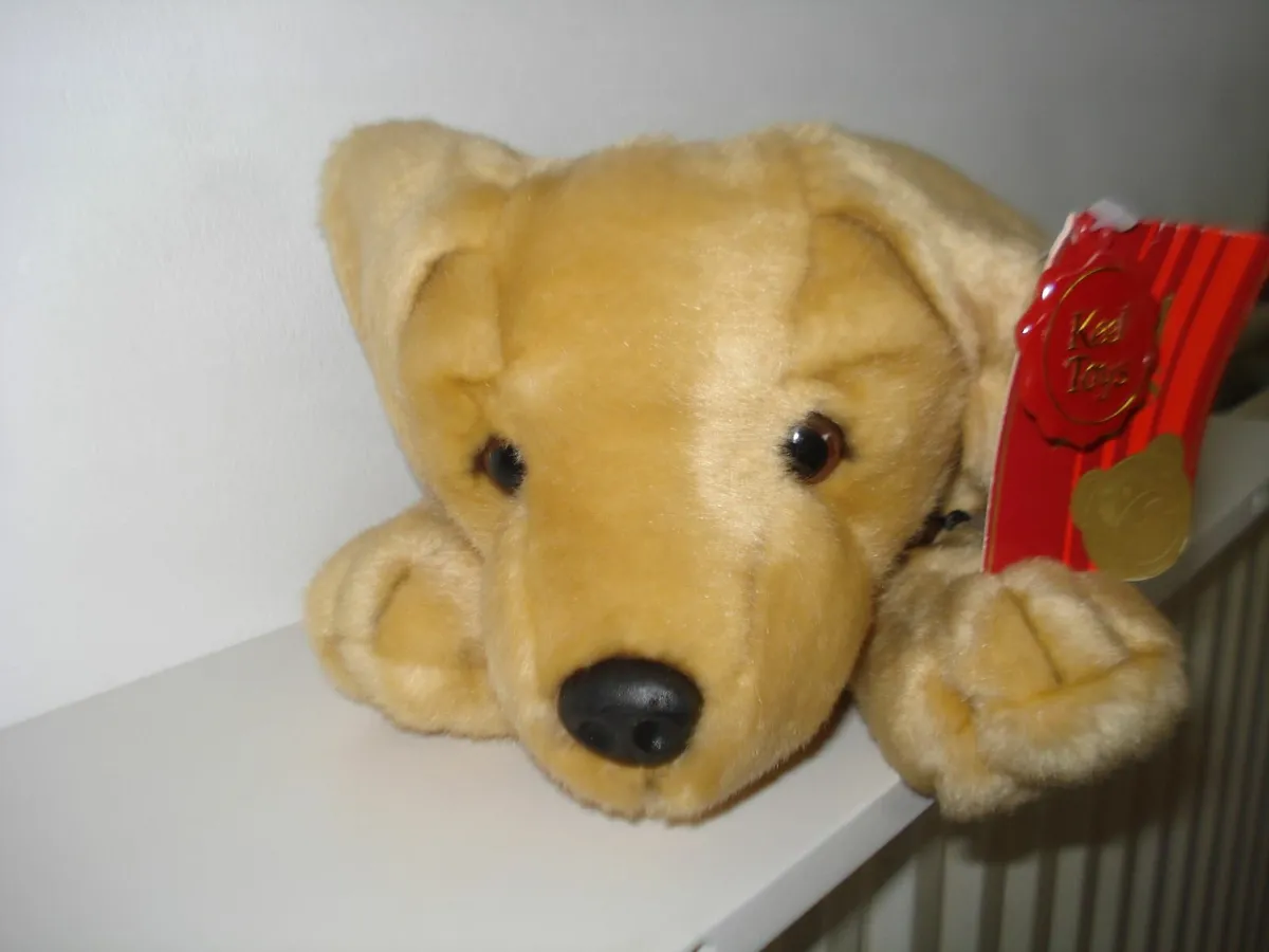 KEEL TOYS LARGE LABRADOR TOY DOG. - Image 2