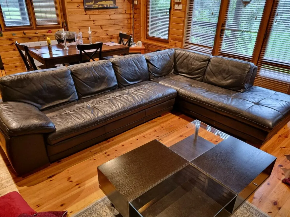 5 seater Leather Chaise Longue - Image 1