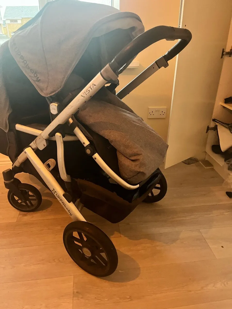 Uppababy vista V2 double buggy - Image 1