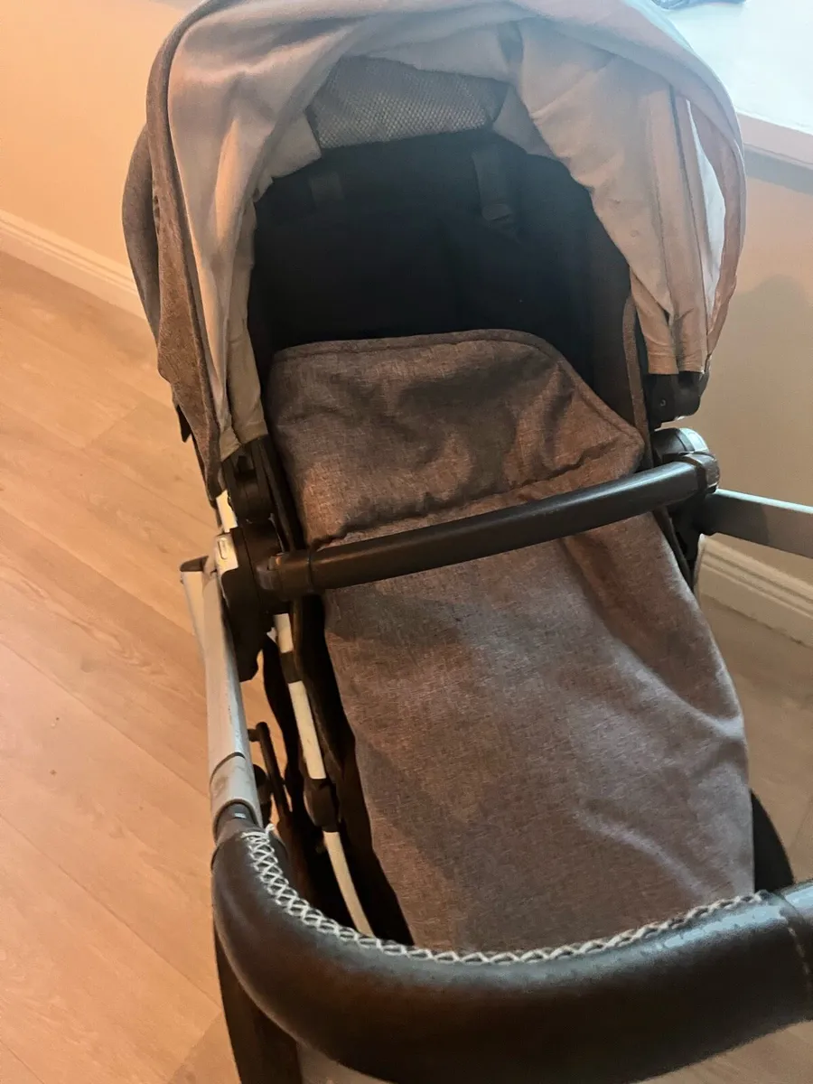 Uppababy vista V2 double buggy - Image 2