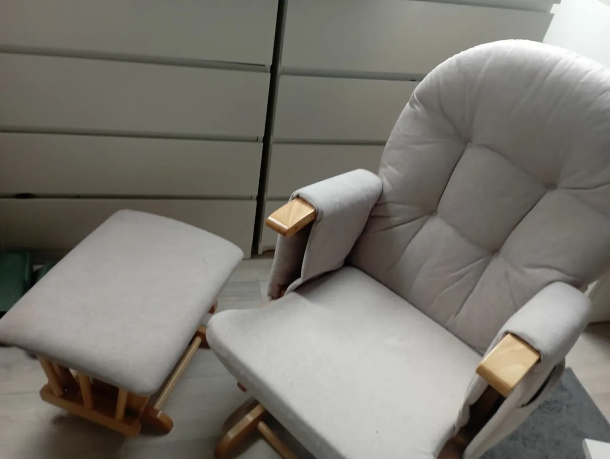 Nursing chair - Image 1