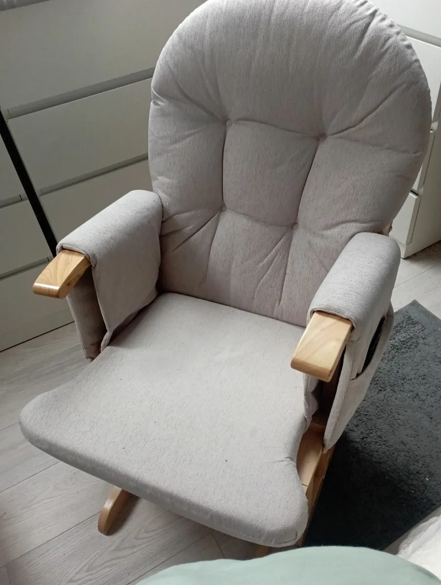 Nursing chair - Image 2