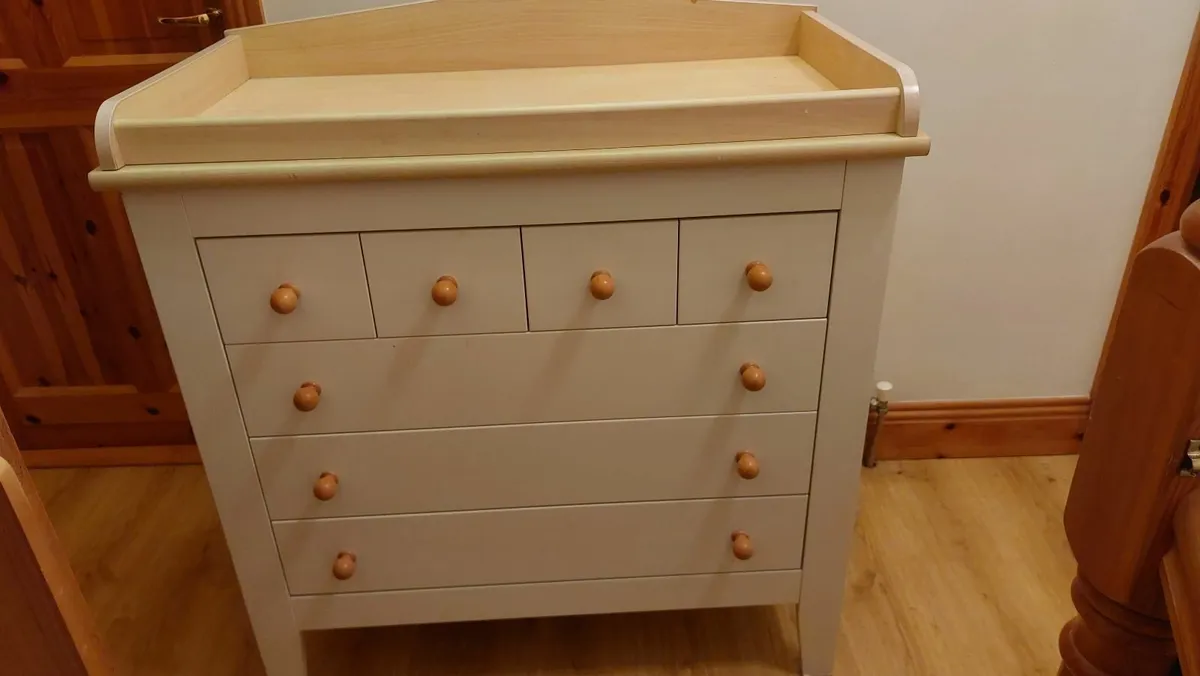 Chess of drawers  and changing  unit