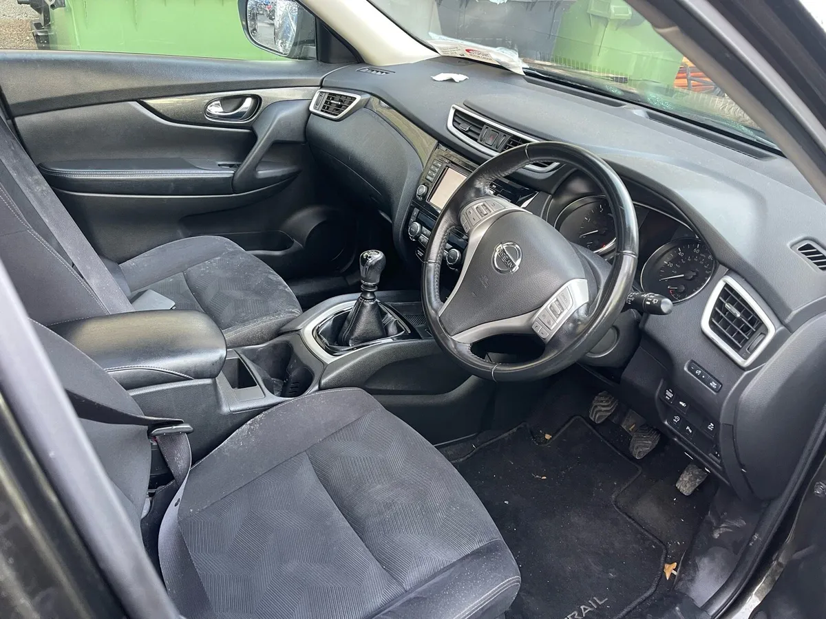2017 Nissan x-trail 7 seater - Image 2