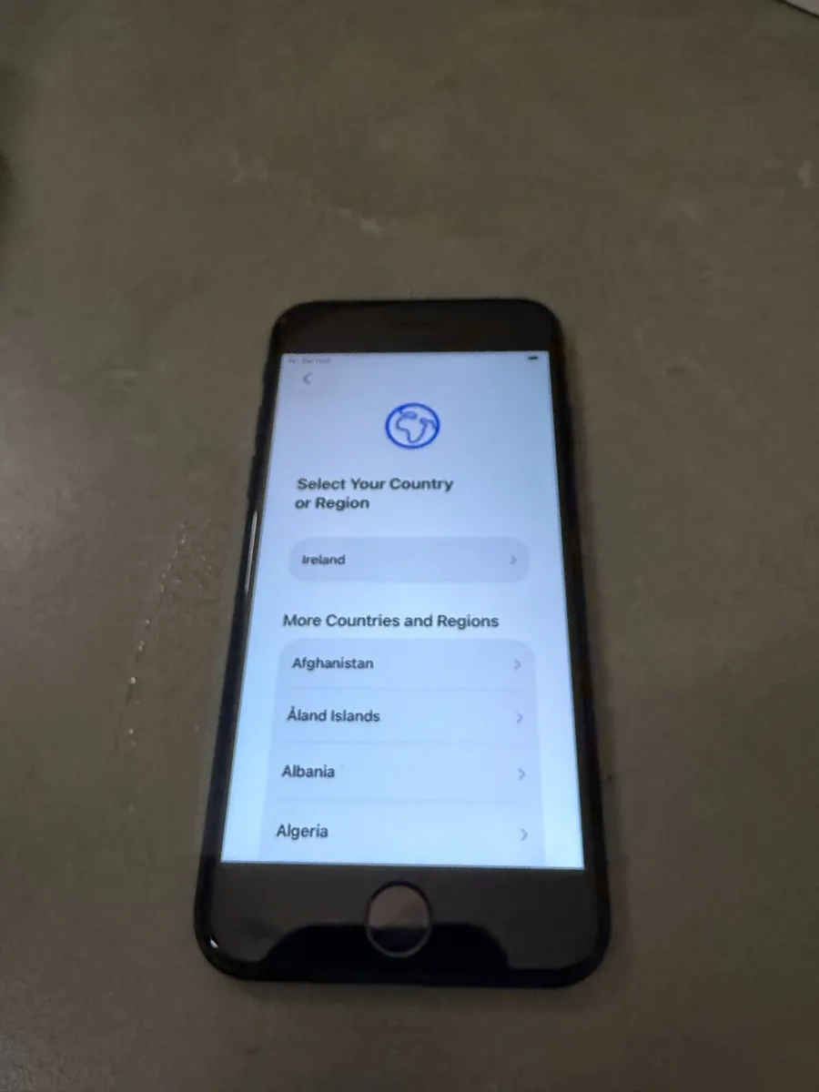 Apple iPhone SE - Image 3
