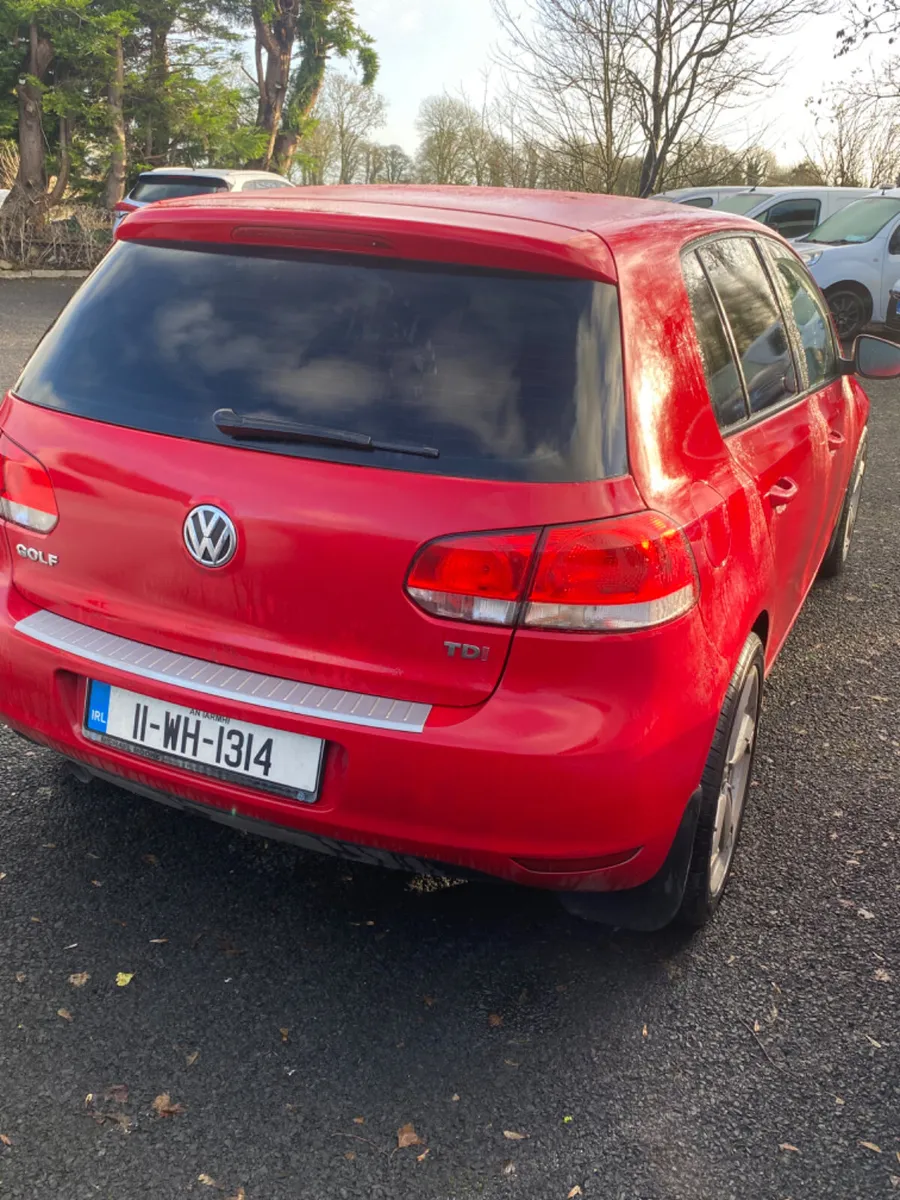 2011 Volkswagen Golf - Image 2